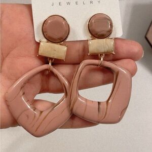 Unique fashion earnings